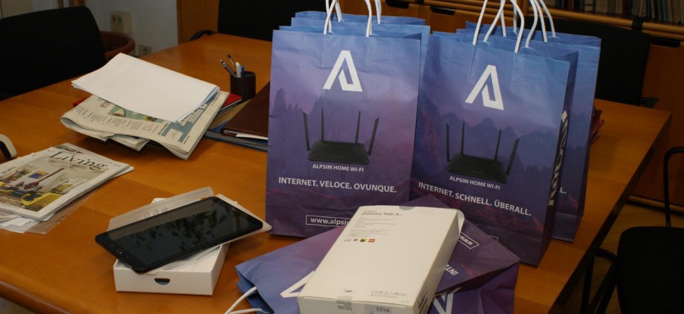 Alpsim dona 10 tablet all’ospedale San Maurizio grazie all’iniziativa proposta dal gruppo #BolzanoinComune 2.0